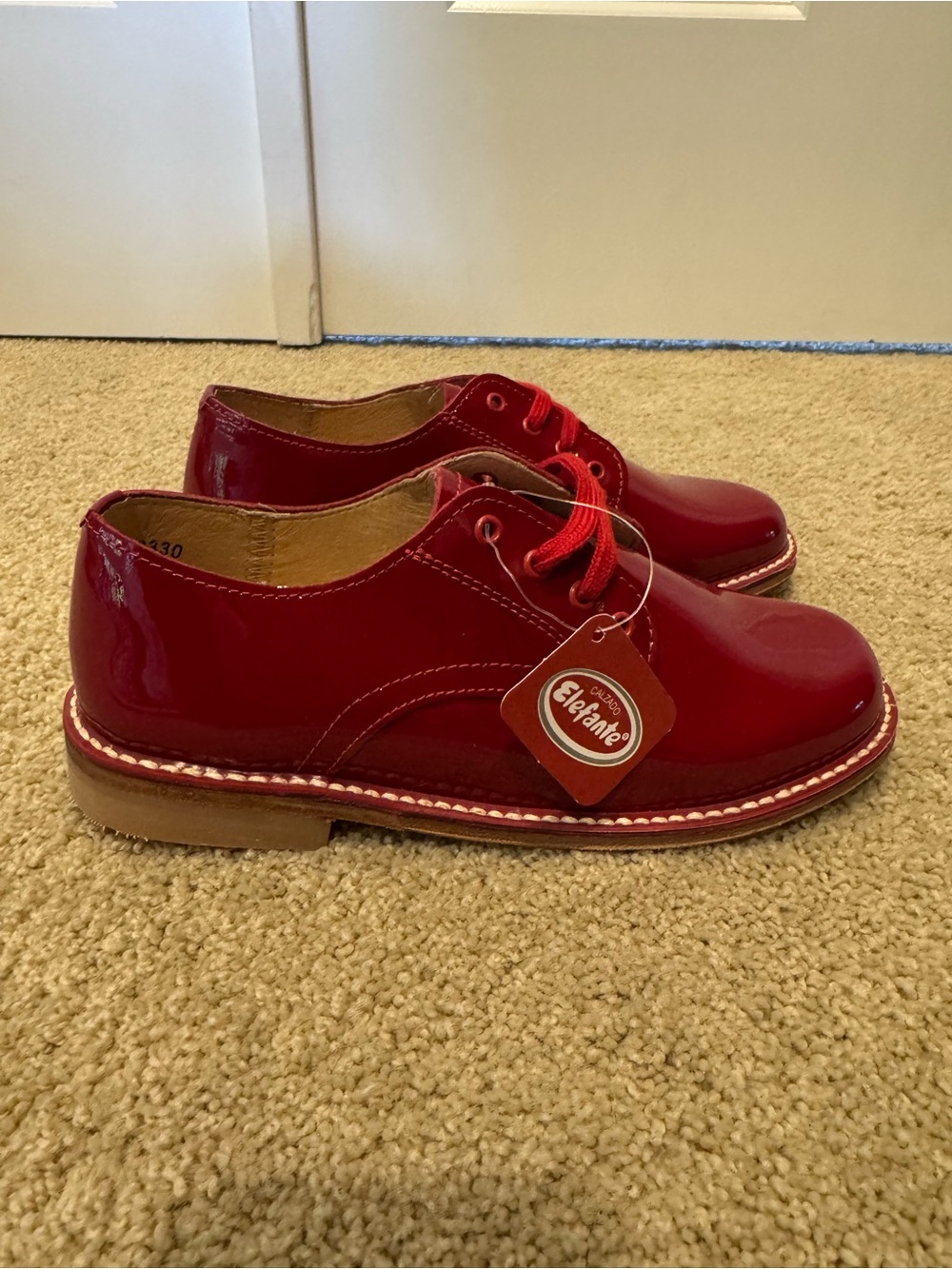 Patent Leather Red Lace-Up Oxfords- Calzado Elefante - Picture 3 of 8